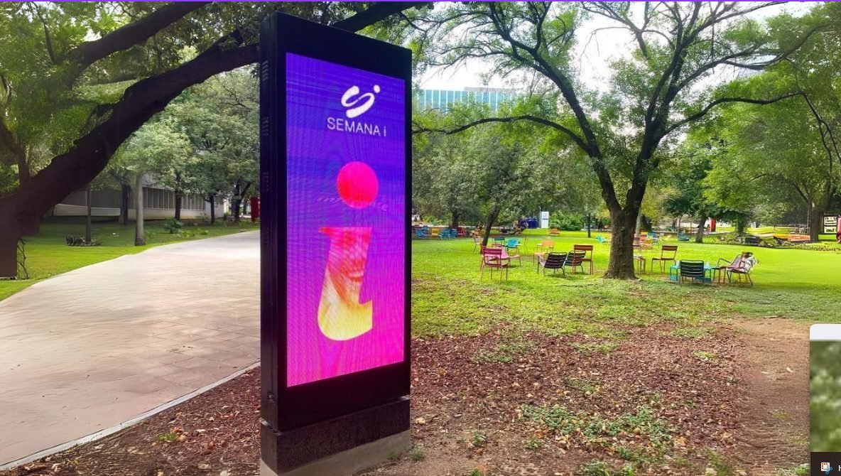 Mupi LED P2.5 Interior 640*1920 mm - Convencional - 1500 Nits (Brillo) - Clase B 7 Mupis