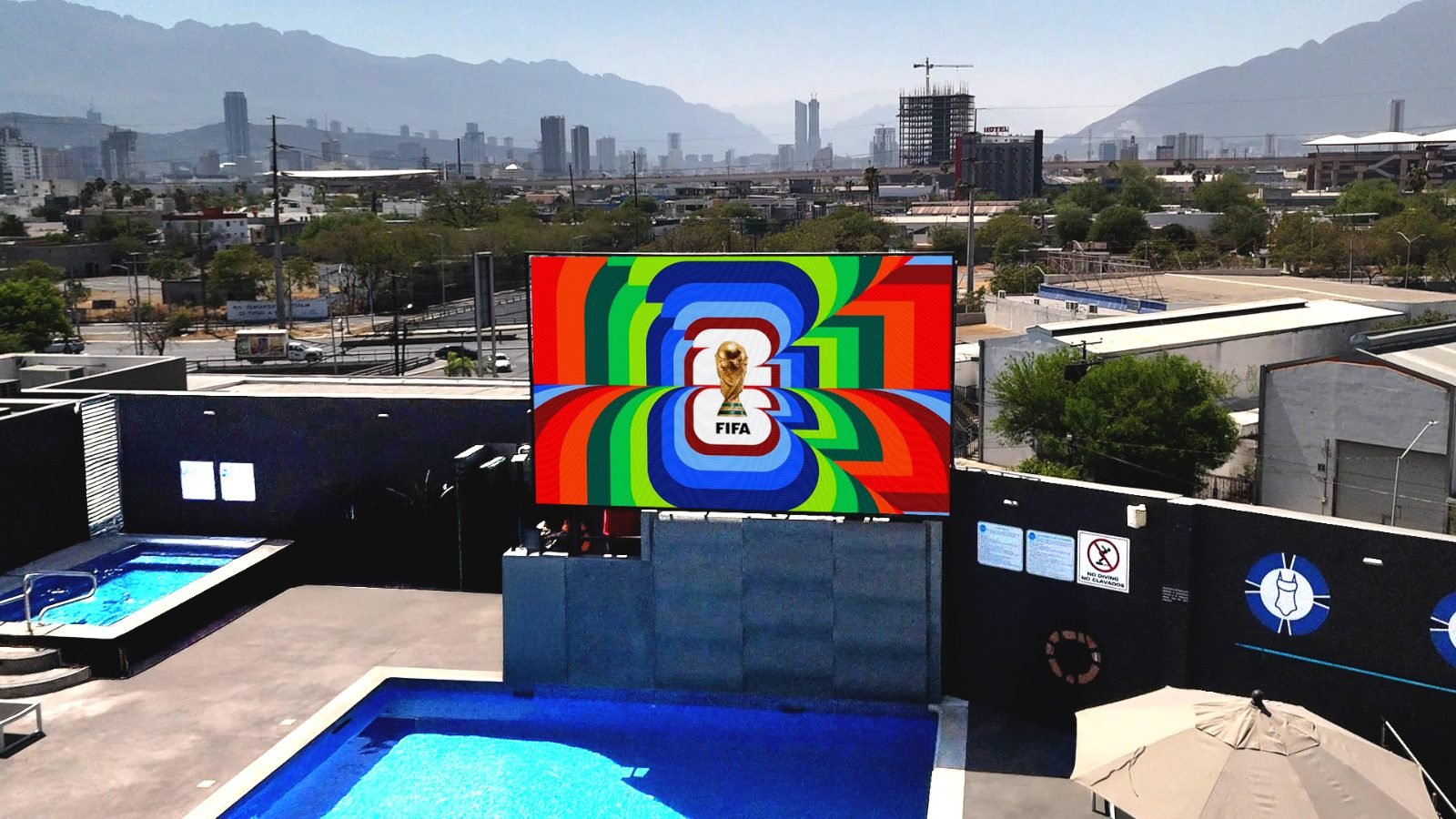 Pantalla Exterior P3.91 Alberca Hotel Tru Hilton 1