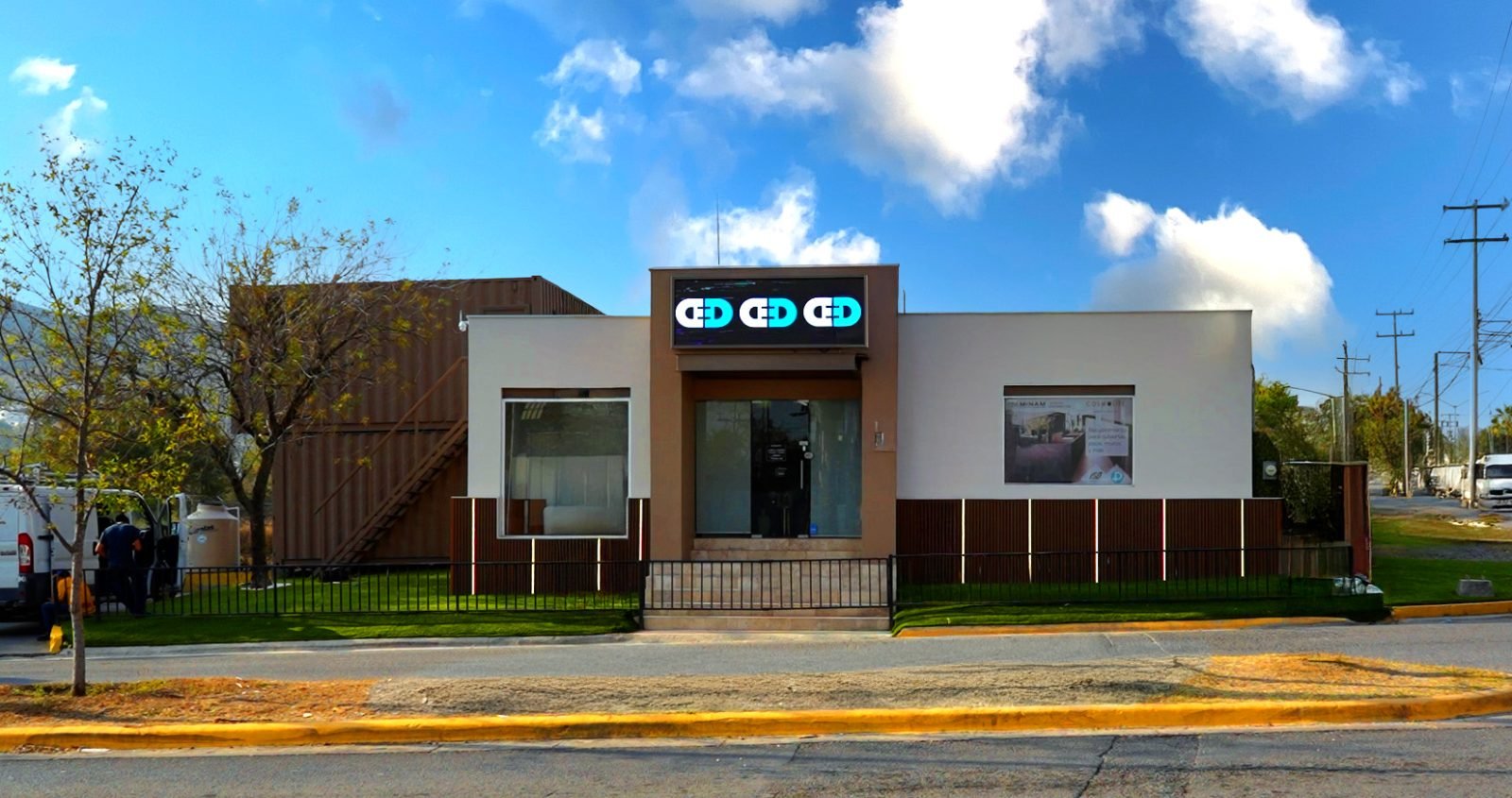 Pantalla exterior + fachada de Mas diseño - 1